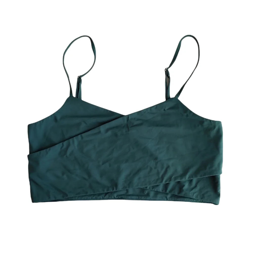 NWT- Le Lis Hunter Criss Cross Style Bathing Suit Top Size Small